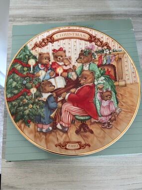 Vintage Avon 1989 Collector Plate “Together For Christmas” Teddy Bear Holiday